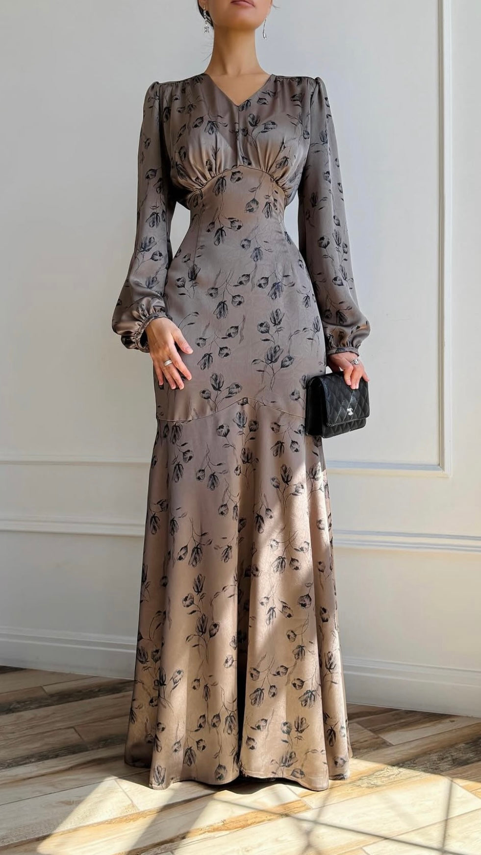 Maxikleid mit floralem Muster in Taupe