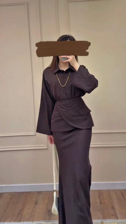 Zweiteiler mit Wickelbluse in Dunkelbraun