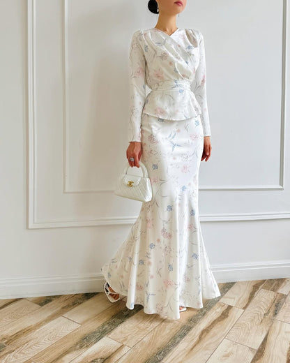 Langes Kleid mit Bindegürtel