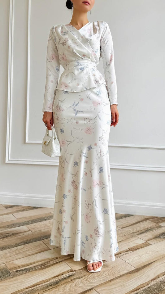 Langes Kleid mit Bindegürtel
